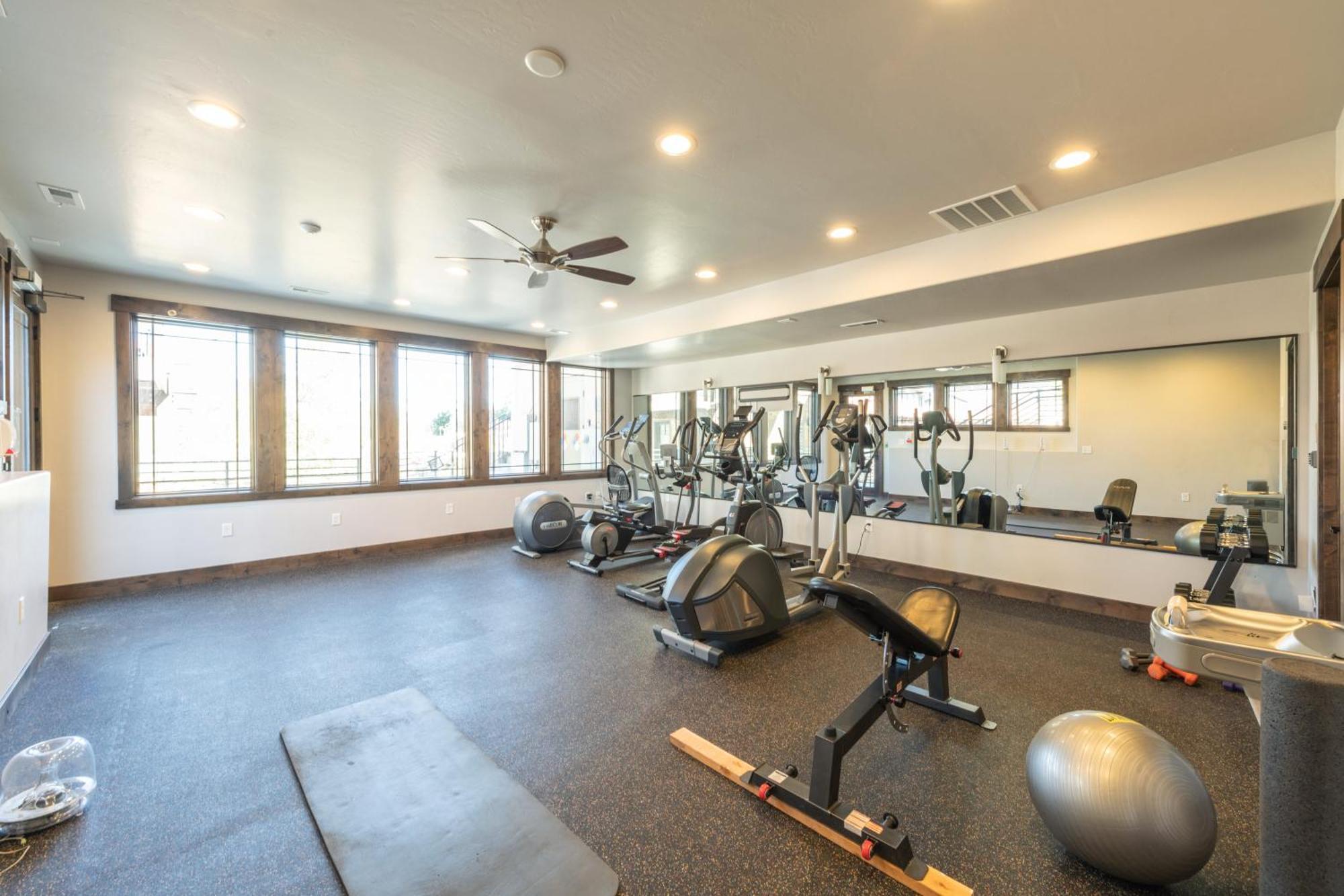 Blackstone Luxury 2Br, Walk To Skiing At Cabriolet, Mountain View, Shared Pool And Hot Tub, Gym Park City Exterior photo